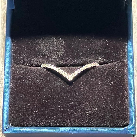 V Shape Round Cut Moissanite Band Ring - Picture 3 of 12